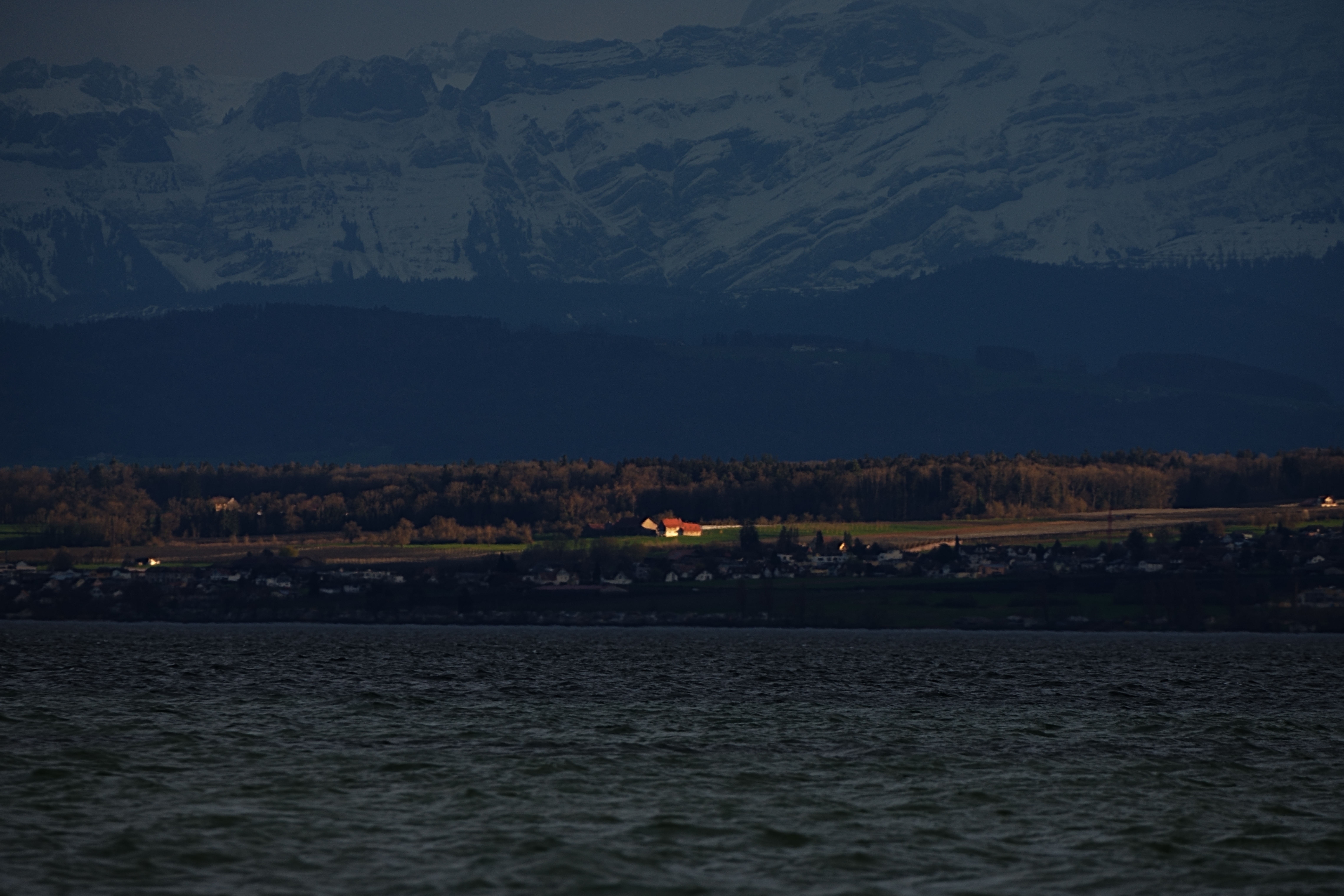 Bodensee mit Alpen im Hintergrund